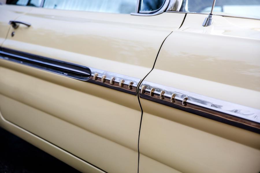 Детали экстерьера Pontiac Bonneville Convertible (2867) 1961 года  (фото 26 из 59)